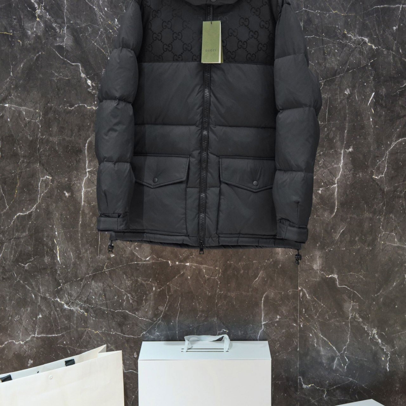 G*u*i down coat